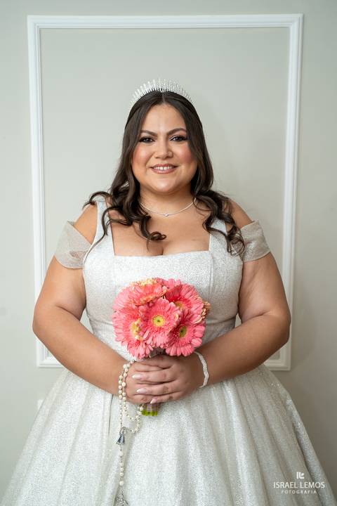 noiva se arrumando com fotos lindas foto fotografo de bom despacho Israel lemos fotografo em bom despacho'