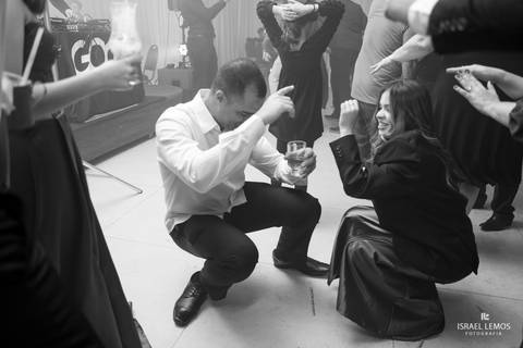 padrinhos vão ate o chao em casamento'