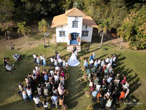 Imagem com drone durante casamento no espaço Ana flor em divinopolis '