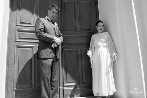 Para casar na igreja matriz de Lagoa da Prata, que é a Paróquia São Carlos Borromeu, você precisa entrar em contato com a Secretaria Paroquial pelo telefone (37) 3261-1247 para se informar sobre os requisitos e o processo de inscrição para um casamento co'