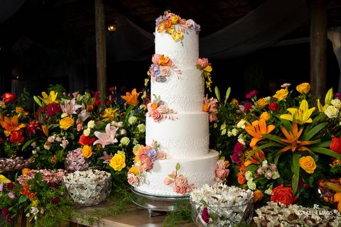 bolo em Mateus Leme '