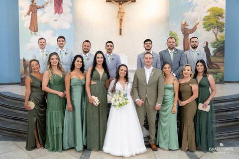 Roma, a Cidade Eterna . Uma maravilha urbana cuja espinha dorsal artística e histórica a torna um dos destinos mais desejados do turismo mundial. O que torna esta cidade tão única é a oportunidade real de percorrer infinitas versões passadas de Roma. Trop'