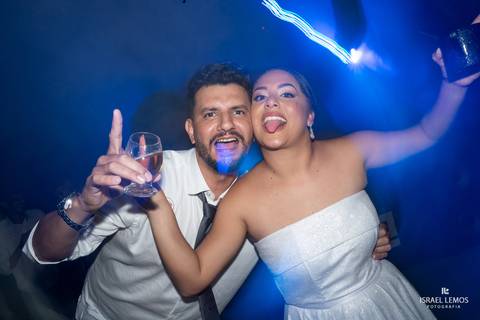 noivos ficam loucos em festa de casamento em para de minas'