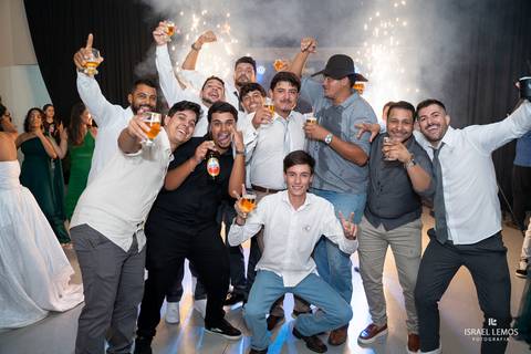 noivos ficam loucos em festa de casamento em para de minas'