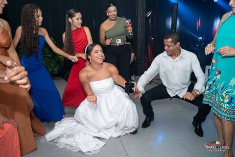 noivos ficam loucos em festa de casamento em para de minas'