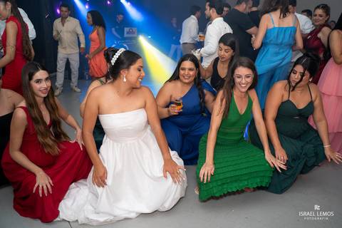 noivos ficam loucos em festa de casamento em para de minas'