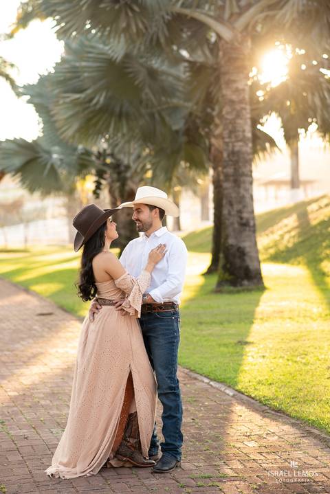 ensaio fotografico de casal em para de minas com haras e cavalo fotos pelo fotografo de casamento israel lemos'