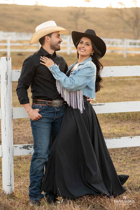 ensaio fotografico de casal em para de minas com haras e cavalo fotos pelo fotografo de casamento israel lemos'