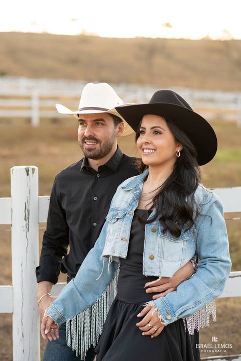 ensaio fotografico de casal em para de minas com haras e cavalo fotos pelo fotografo de casamento israel lemos'