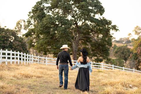 ensaio fotografico de casal em para de minas com haras e cavalo fotos pelo fotografo de casamento israel lemos'