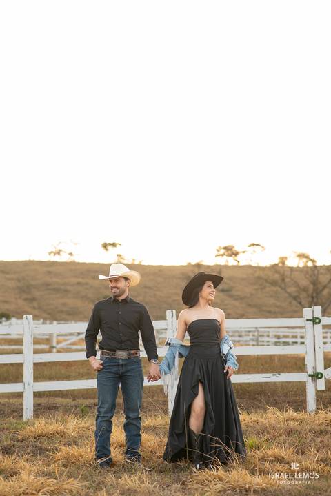 ensaio fotografico de casal em para de minas com haras e cavalo fotos pelo fotografo de casamento israel lemos'