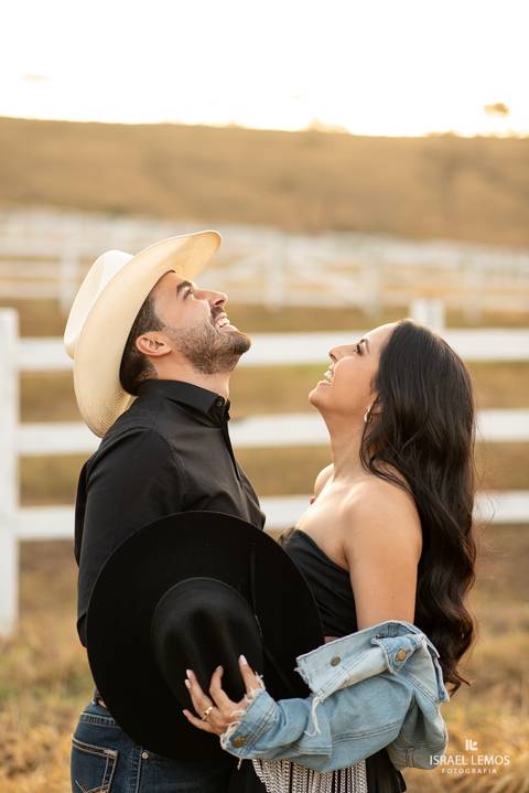 ensaio fotografico de casal em para de minas com haras e cavalo fotos pelo fotografo de casamento israel lemos'