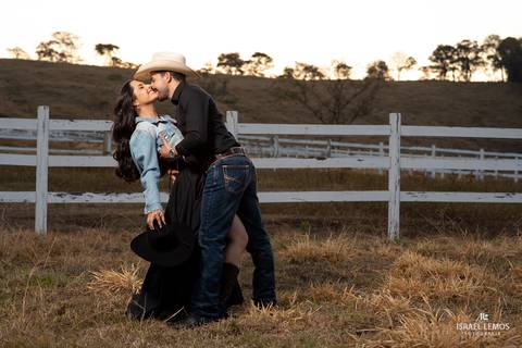 ensaio fotografico de casal em para de minas com haras e cavalo fotos pelo fotografo de casamento israel lemos'