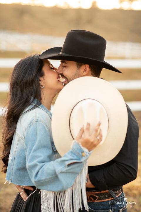 ensaio fotografico de casal em para de minas com haras e cavalo fotos pelo fotografo de casamento israel lemos'