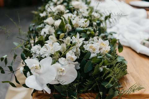 elopement wedding casamento a dois em sao paulo sitio sao jorge sao bernardo do campo votos noivos fotografo de casamento de dia diurno decoracao rustica paleta verde e branca casamento buque da noiva '