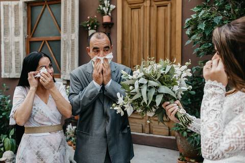 elopement wedding casamento a dois em sao paulo sitio sao jorge sao bernardo do campo votos noivos fotografo de casamento de dia diurno decoracao rustica paleta verde e branca casamento buque da noiva '