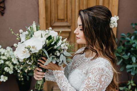 elopement wedding casamento a dois em sao paulo sitio sao jorge sao bernardo do campo votos noivos fotografo de casamento de dia diurno decoracao rustica paleta verde e branca casamento buque da noiva '