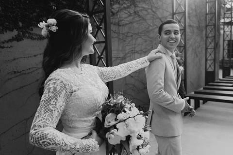 elopement wedding casamento a dois em sao paulo sitio sao jorge sao bernardo do campo votos noivos fotografo de casamento de dia diurno decoracao rustica paleta verde e branca casamento buque da noiva '