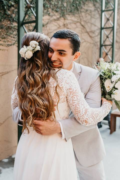 elopement wedding casamento a dois em sao paulo sitio sao jorge sao bernardo do campo votos noivos fotografo de casamento de dia diurno decoracao rustica paleta verde e branca casamento buque da noiva '