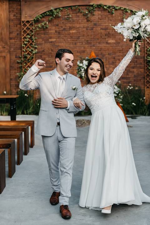 elopement wedding casamento a dois em sao paulo sitio sao jorge sao bernardo do campo votos noivos fotografo de casamento de dia diurno decoracao rustica paleta verde e branca casamento buque da noiva '