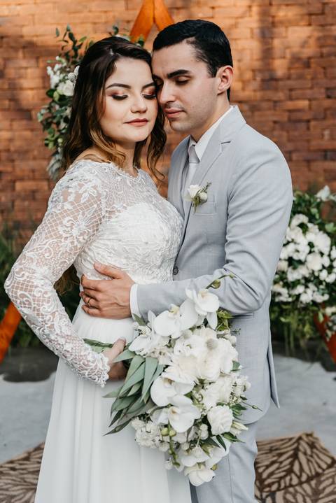 elopement wedding casamento a dois em sao paulo sitio sao jorge sao bernardo do campo votos noivos fotografo de casamento de dia diurno decoracao rustica paleta verde e branca casamento buque da noiva '