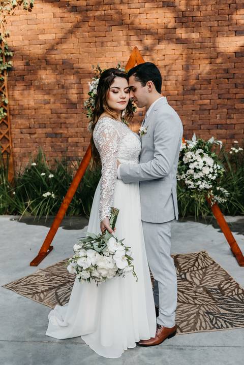 elopement wedding casamento a dois em sao paulo sitio sao jorge sao bernardo do campo votos noivos fotografo de casamento de dia diurno decoracao rustica paleta verde e branca casamento buque da noiva '