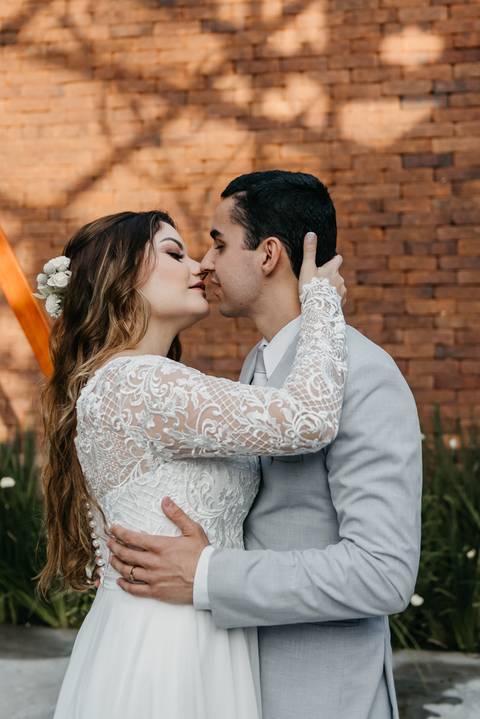 elopement wedding casamento a dois em sao paulo sitio sao jorge sao bernardo do campo votos noivos fotografo de casamento de dia diurno decoracao rustica paleta verde e branca casamento buque da noiva '