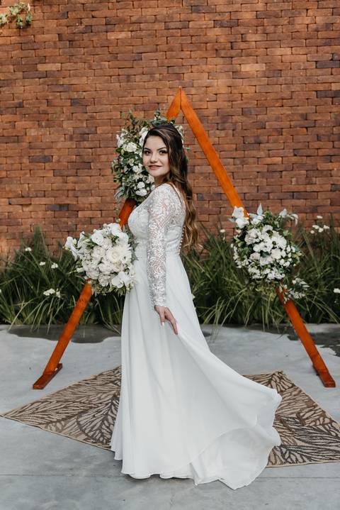 elopement wedding casamento a dois em sao paulo sitio sao jorge sao bernardo do campo votos noivos fotografo de casamento de dia diurno decoracao rustica paleta verde e branca casamento buque da noiva '