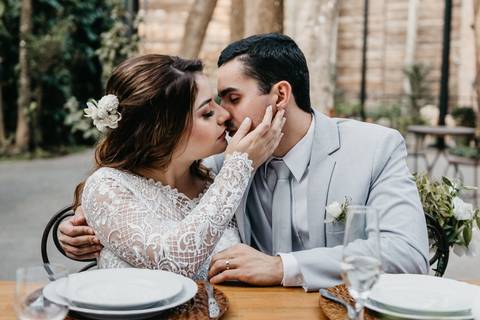 elopement wedding casamento a dois em sao paulo sitio sao jorge sao bernardo do campo votos noivos fotografo de casamento de dia diurno decoracao rustica paleta verde e branca casamento buque da noiva '