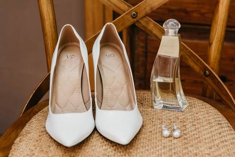 elopement wedding casamento a dois em sao paulo sitio sao jorge sao bernardo do campo votos noivos fotografo de casamento de dia diurno decoracao rustica paleta verde e branca casamento buque da noiva '