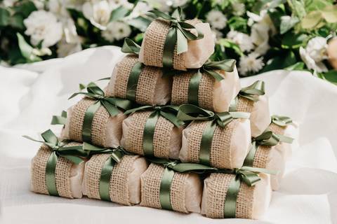 elopement wedding casamento a dois em sao paulo sitio sao jorge sao bernardo do campo votos noivos fotografo de casamento de dia diurno decoracao rustica paleta verde e branca casamento buque da noiva '