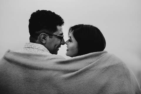 ensaio de casal pre casamento na montanha em dia nublado no pico olho dagua em mairipora ensaio com nuvens na montanha'