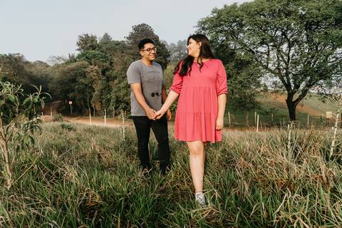 ensaio de casal pre casamento na montanha em dia nublado no pico olho dagua em mairipora ensaio com nuvens na montanha'