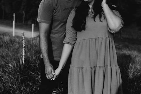 ensaio de casal pre casamento na montanha em dia nublado no pico olho dagua em mairipora ensaio com nuvens na montanha'