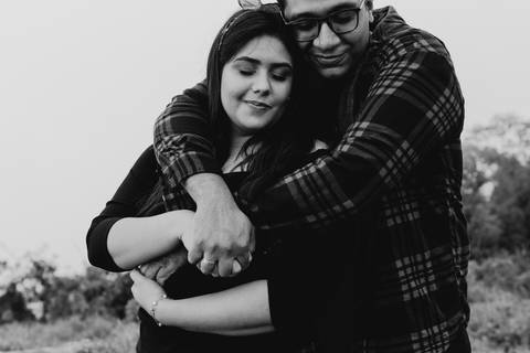 ensaio de casal pre casamento na montanha em dia nublado no pico olho dagua em mairipora ensaio com nuvens na montanha'