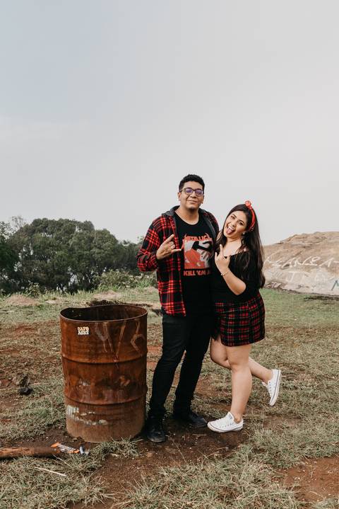 ensaio de casal pre casamento na montanha em dia nublado no pico olho dagua em mairipora ensaio com nuvens na montanha'