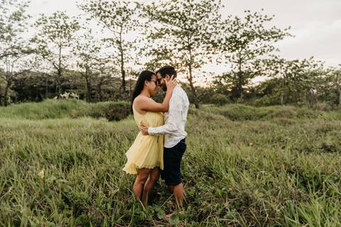 ensaio de casal na praia ensaio pre wedding ensaio pre casamento na praia bertioga ensaio na praia no nascer do sol ensaio de casal no por do sol ensaio na praia'