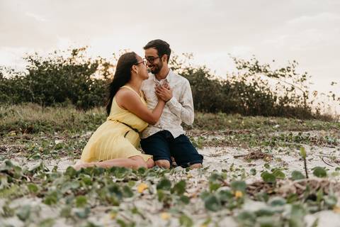 ensaio de casal na praia ensaio pre wedding ensaio pre casamento na praia bertioga ensaio na praia no nascer do sol ensaio de casal no por do sol ensaio na praia'