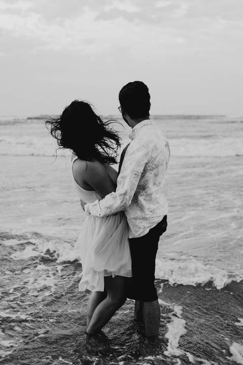 ensaio de casal na praia ensaio pre wedding ensaio pre casamento na praia bertioga ensaio na praia no nascer do sol ensaio de casal no por do sol ensaio na praia'