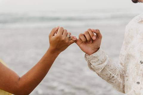 ensaio de casal na praia ensaio pre wedding ensaio pre casamento na praia bertioga ensaio na praia no nascer do sol ensaio de casal no por do sol ensaio na praia'