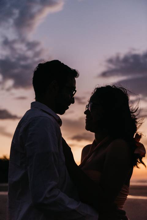 ensaio de casal na praia ensaio pre wedding ensaio pre casamento na praia bertioga ensaio na praia no nascer do sol ensaio de casal no por do sol ensaio na praia'