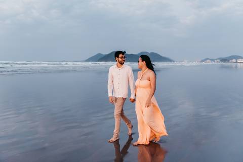 ensaio de casal na praia ensaio pre wedding ensaio pre casamento na praia bertioga ensaio na praia no nascer do sol ensaio de casal no por do sol ensaio na praia'
