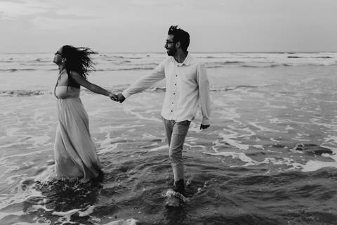 ensaio de casal na praia ensaio pre wedding ensaio pre casamento na praia bertioga ensaio na praia no nascer do sol ensaio de casal no por do sol ensaio na praia'