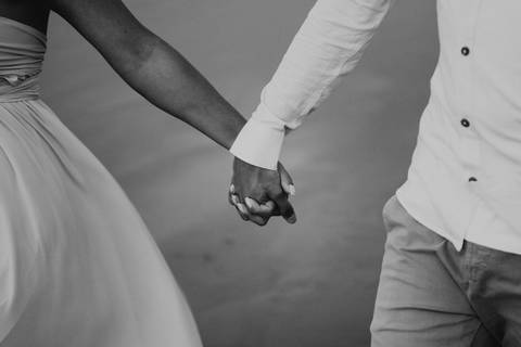 ensaio de casal na praia ensaio pre wedding ensaio pre casamento na praia bertioga ensaio na praia no nascer do sol ensaio de casal no por do sol ensaio na praia'