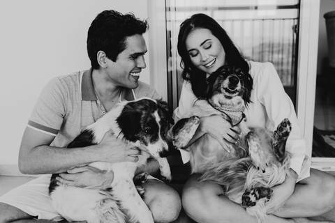 ensaio de casal em casa com cachorros ensaio com cachorros ensaio em casa ensaio villa do golfe ribeirao preto'