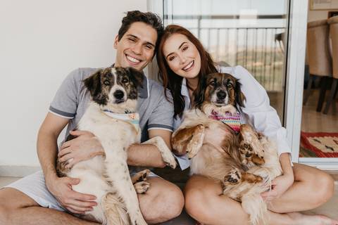 ensaio de casal em casa com cachorros ensaio com cachorros ensaio em casa ensaio villa do golfe ribeirao preto'