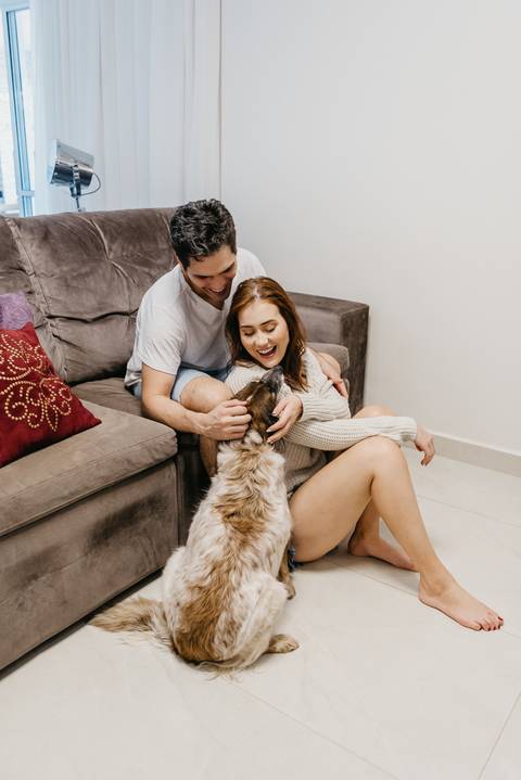 ensaio de casal em casa com cachorros ensaio com cachorros ensaio em casa ensaio villa do golfe ribeirao preto'