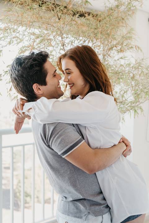 ensaio de casal em casa com cachorros ensaio com cachorros ensaio em casa ensaio villa do golfe ribeirao preto'