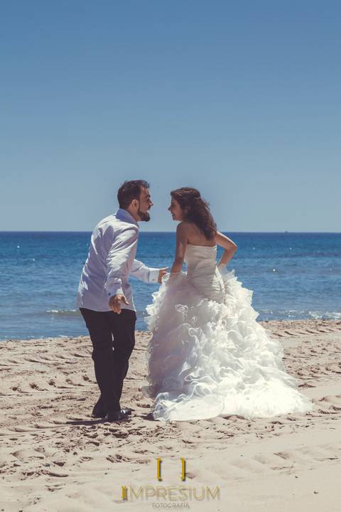 impresium, reportaje fotografico de bodas, fotografo de bodas, fotografo de bodas madrid, trash the dress, wedding, bodas, bodas murcia, boda en La Manga, boda en la playa, sesion postboda, postboda en la playa, postboda en la Manga, postboda Murcia'
