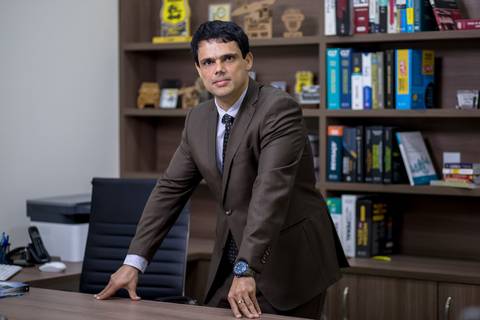 Dr. Vitor Nasser - Advogado'